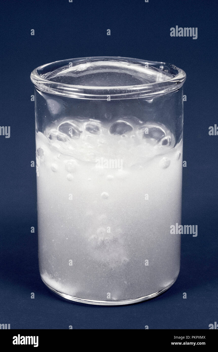Agua de calcio fotografías e imágenes de alta resolución - Alamy