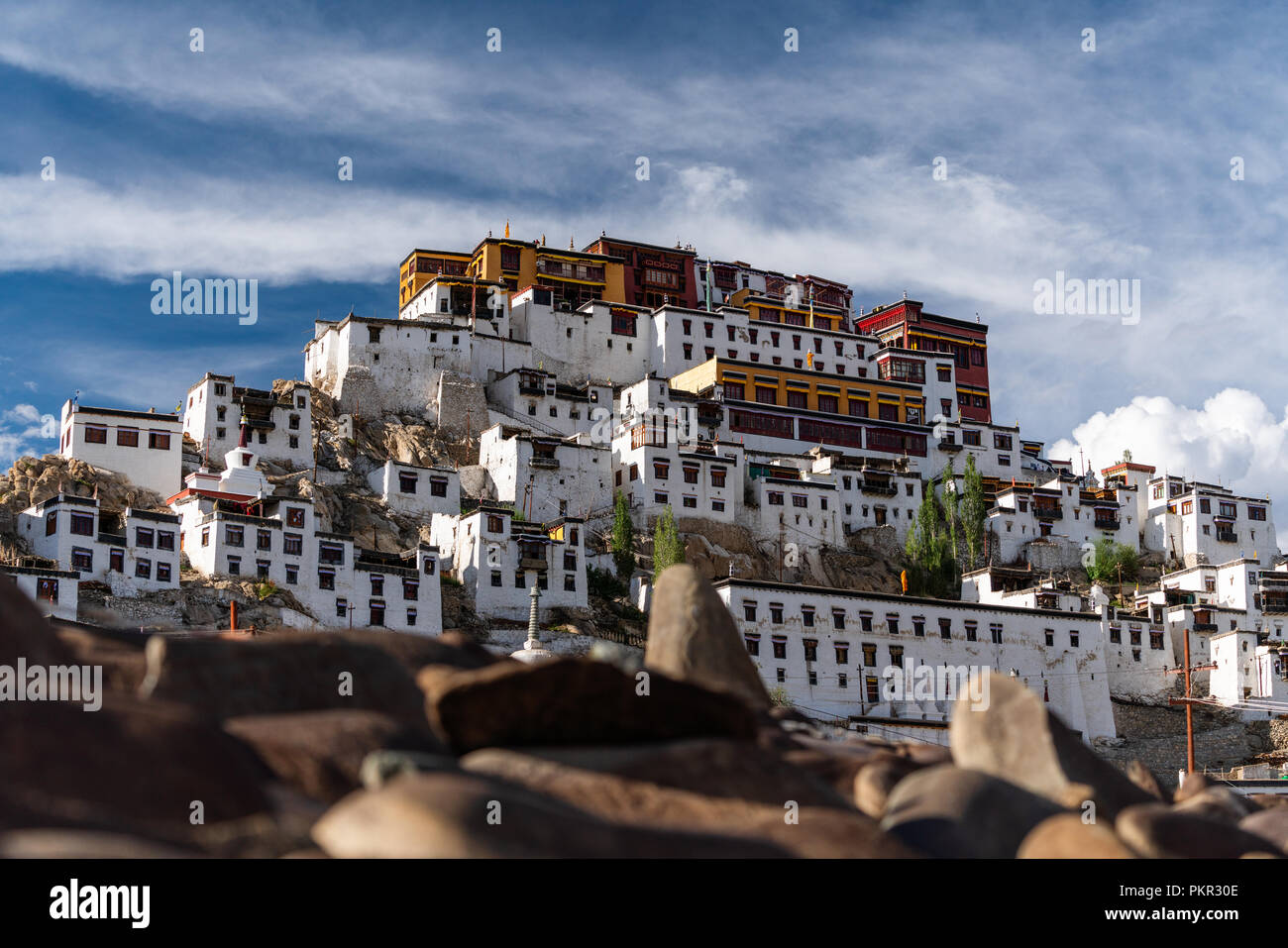 Thiksey Gompa (monasterio), templo antiguo en Leh Ladakh, India. Landmark y famoso destino turístico en India Foto de stock