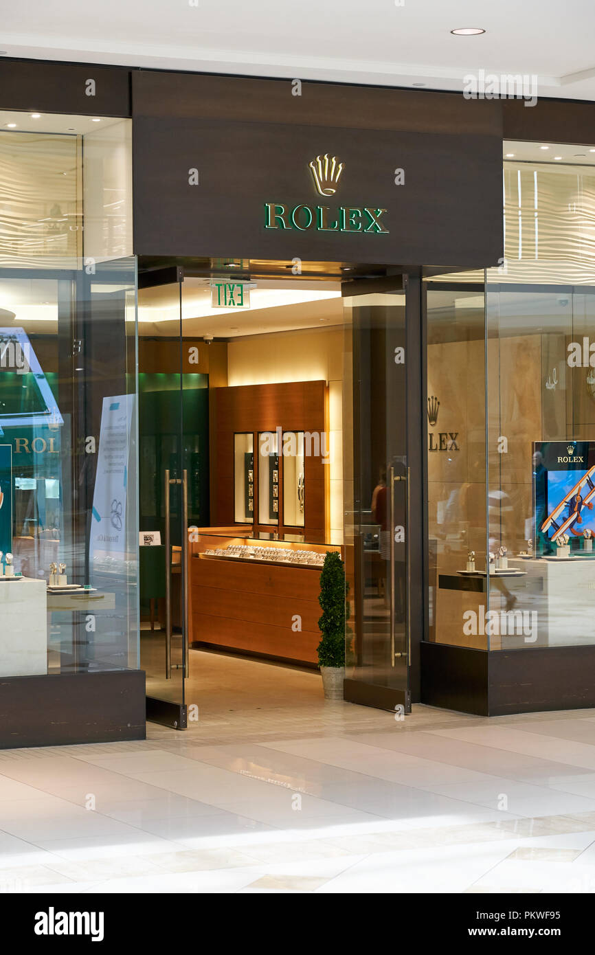 AVENTURA, USA - Agosto 23, 2018: la famosa boutique Rolex en Aventura Mall.  Rolex es una empresa suiza de relojería de lujo Fotografía de stock - Alamy