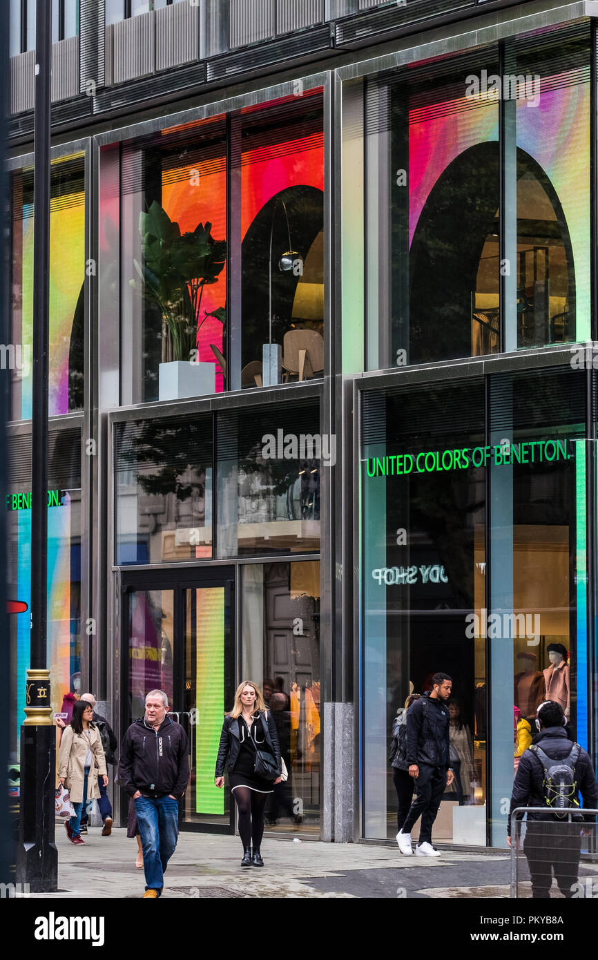 Colores unidos de Benetton, Oxford Street, Londres, Inglaterra, Reino Unido  Fotografía de stock - Alamy
