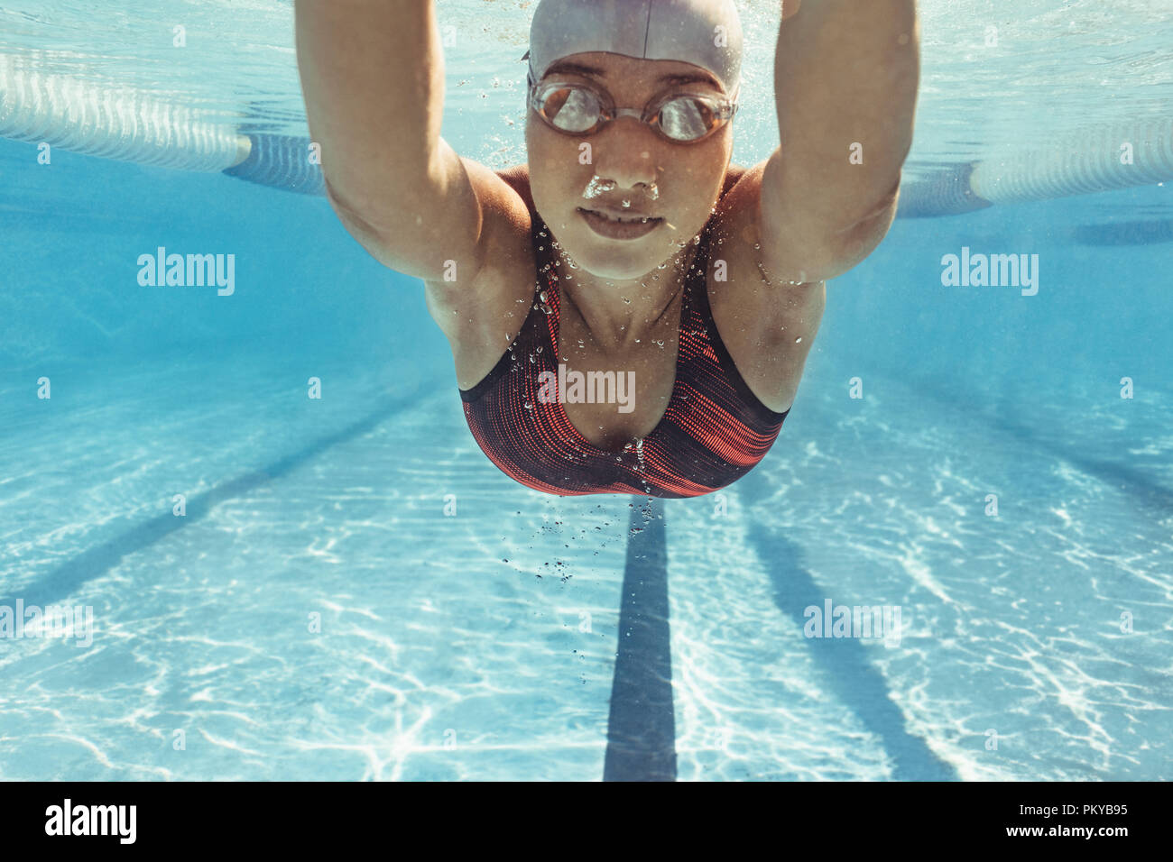 Filmación Subacuática Del Nadador Femenino Natación Piscina Interior