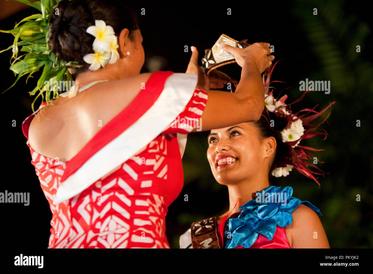 Janine Nicky Tuivaiti es coronada Miss Samoa en 2012 el certamen de belleza Miss Samoa. Foto de stock