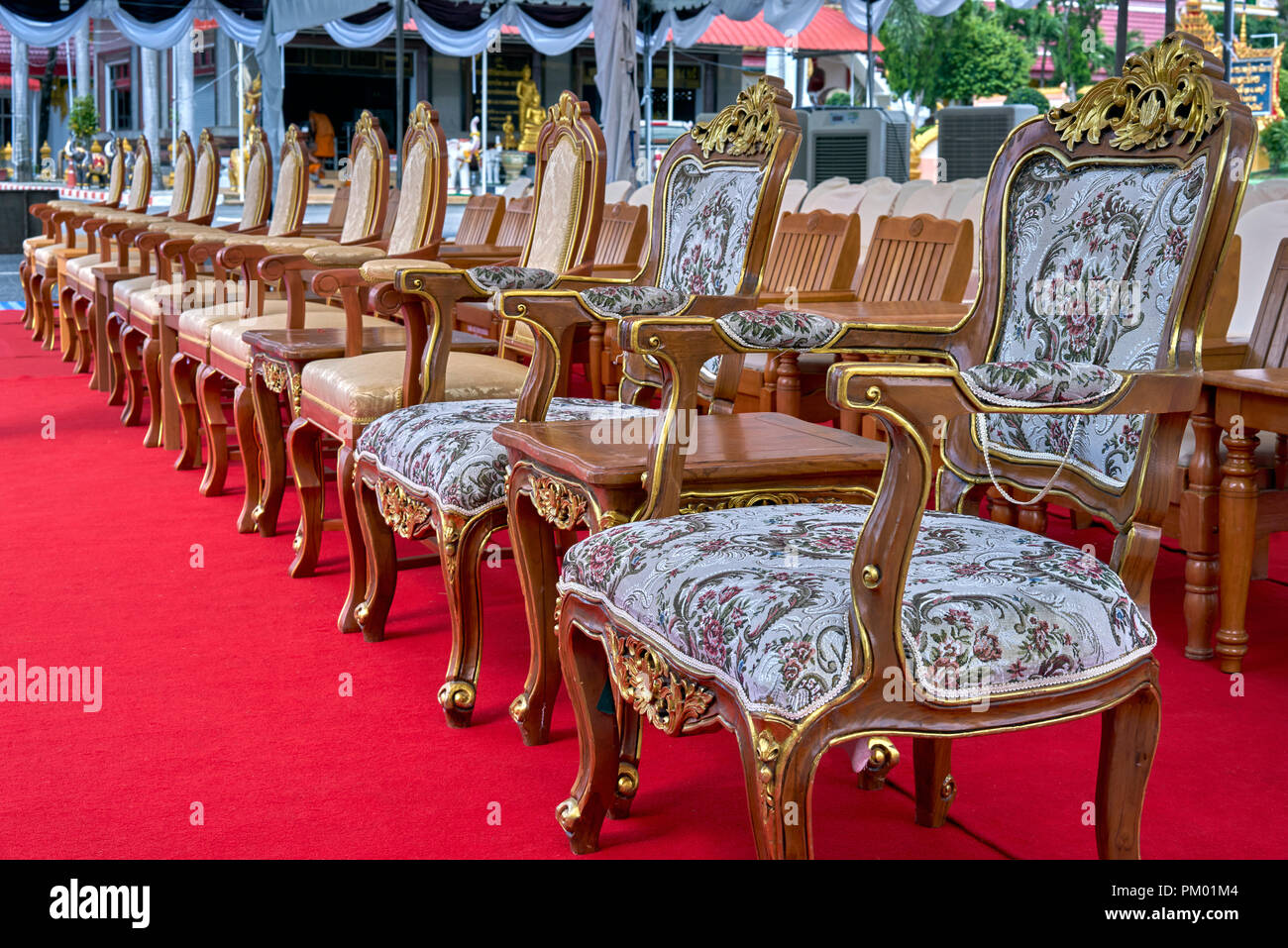 Asientos VIP en un evento al aire libre en Tailandia. Asientos para invitados distinguidos. Foto de stock