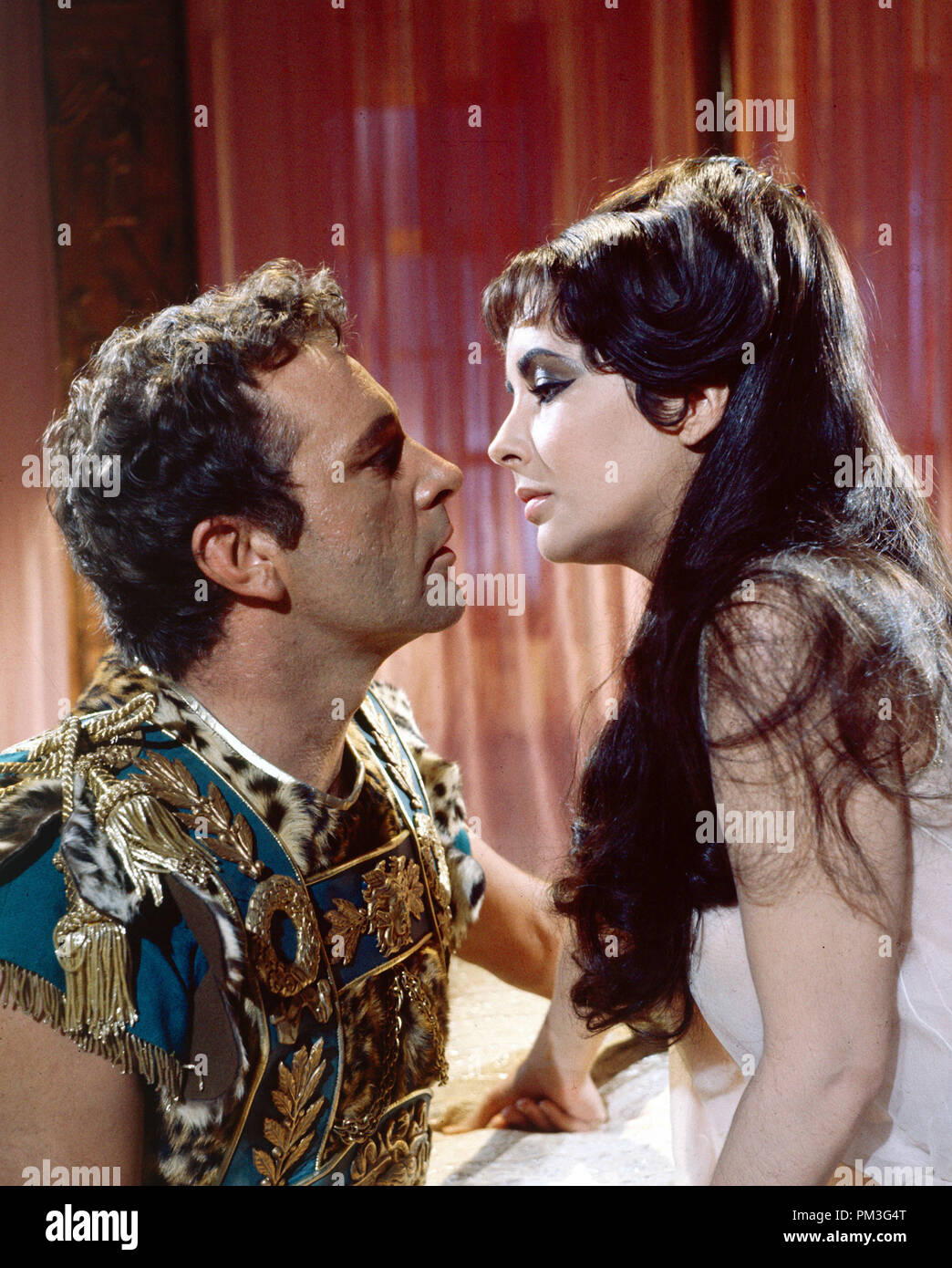 Elizabeth Taylor y Richard Burton, "Cleopatra" de 1963. 20Th Century Fox  Archivo de referencia # 30732 409tha Fotografía de stock - Alamy