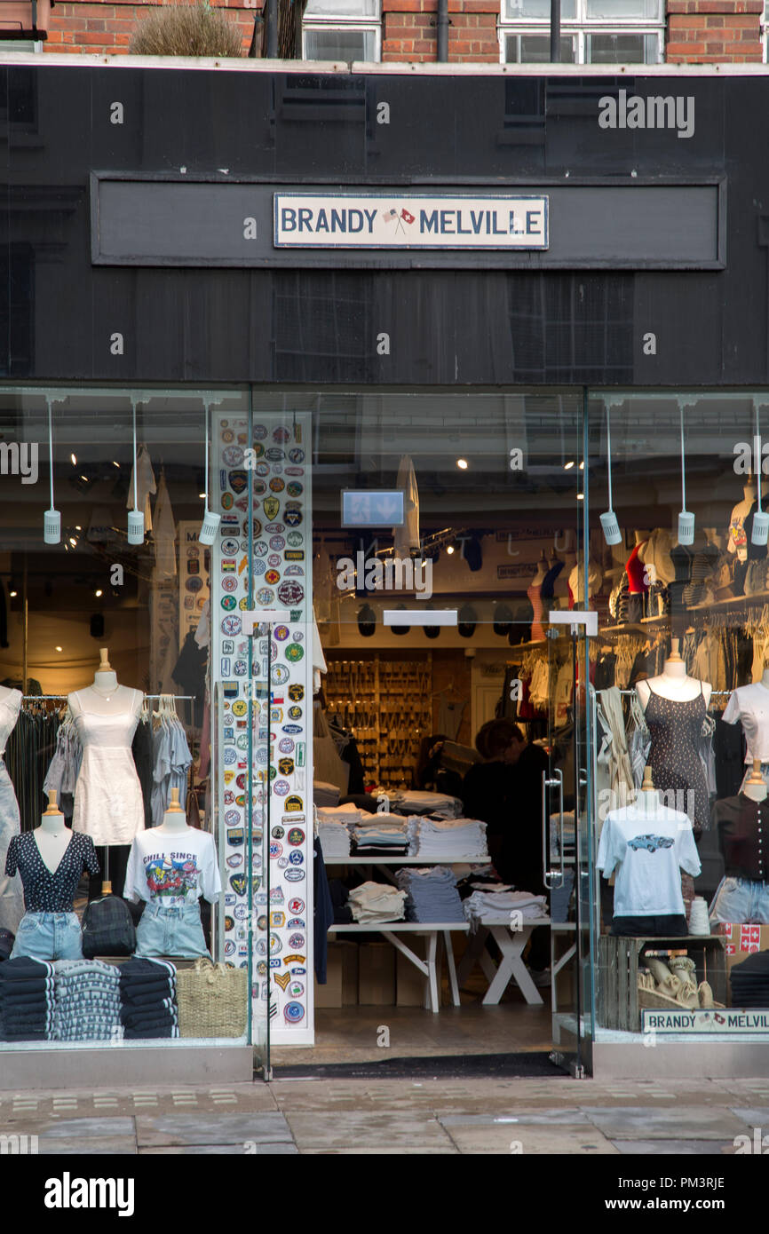Brandy Melville, tienda de ropa de Kings Road, Chelsea, Londres, Inglaterra, Reino Unido Fotografía stock - Alamy