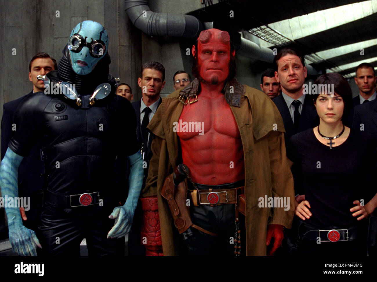 "Hellboy II: El Ejército Dorado" Doug Jones, Ron Perlman, Selma Blair © 2008 Universal Pictures Foto de stock