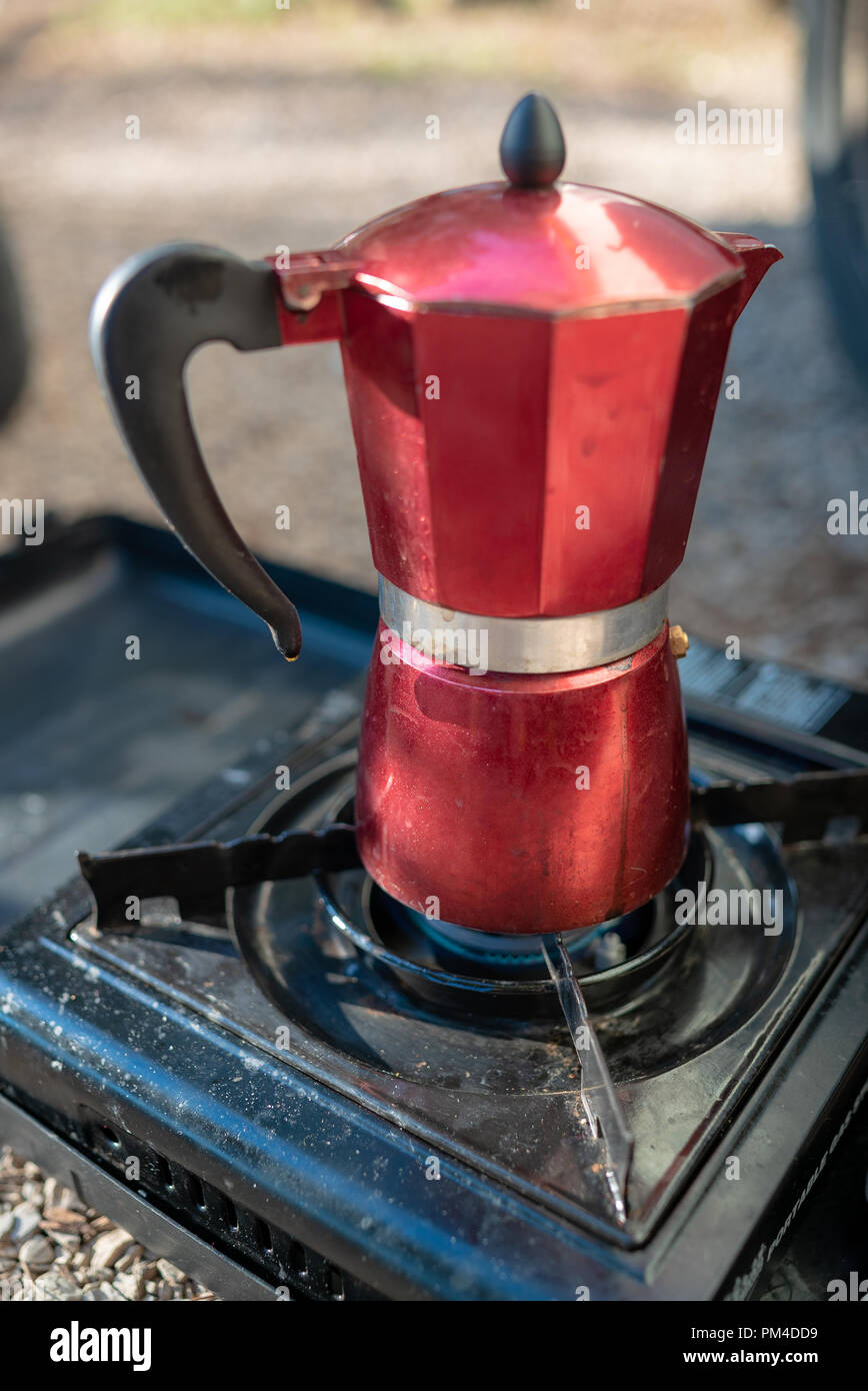 Camping gas para cocinar Caffettiera café espresso Fotografía de stock -  Alamy
