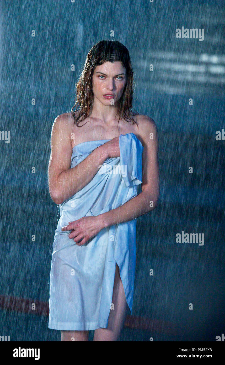 Milla jovovich resident evil apocalypse fotografías e imágenes de alta  resolución - Alamy