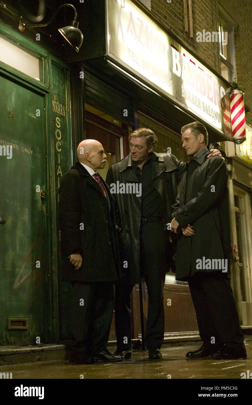 Studio publicidad todavía de 'Promesas del Este' E. Mina Mina, Vincent Cassel, Viggo Mortensen © 2007 Focus Features crédito de la foto: Peter Mountain File Reference # 30738885THA sólo para uso editorial - Todos los derechos reservados Foto de stock