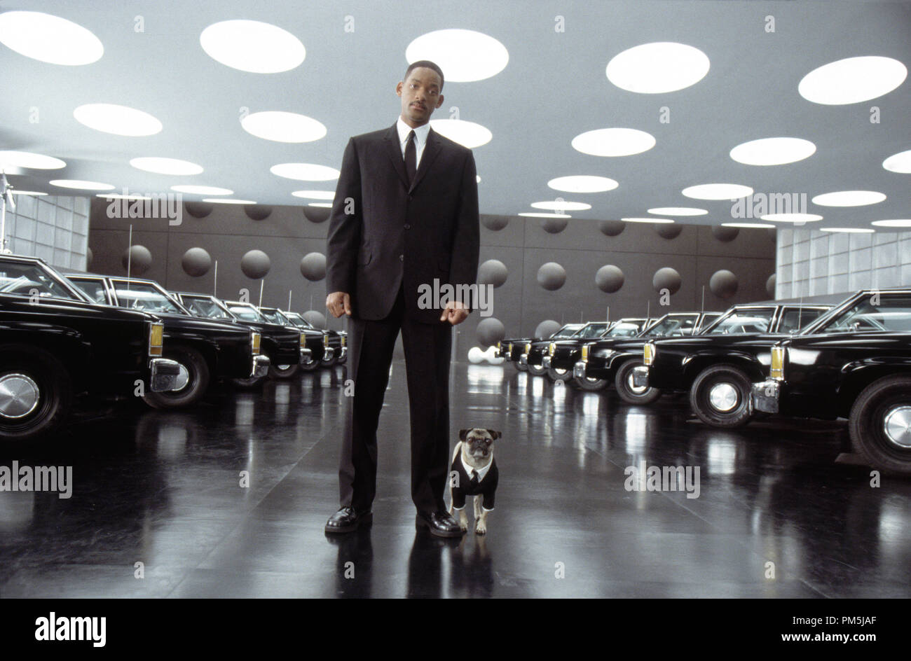 Película sigue / Publicidad todavía de "Hombres de Negro II' Will Smith ©  2002 Columbia Pictures Photo credit: Melinda Sue Gordon Fotografía de stock  - Alamy