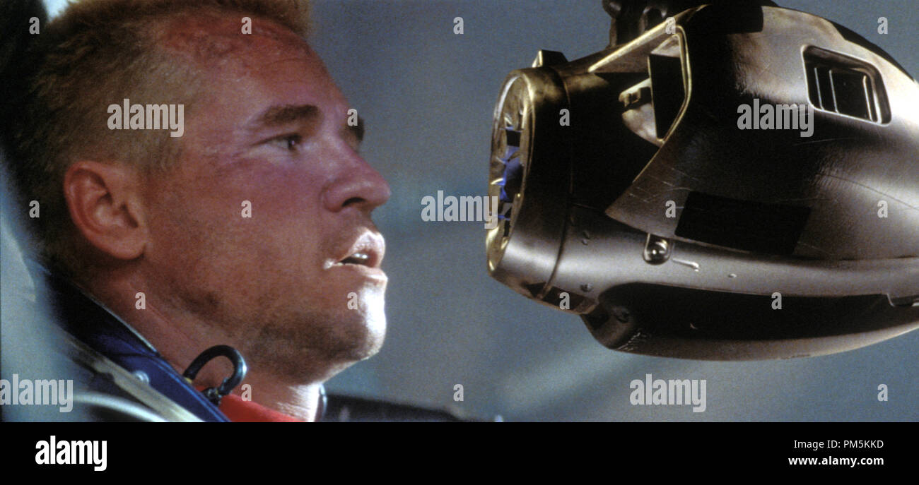 Película sigue / imágenes promocionales de 'Planeta Rojo' Val Kilmer y Amee  el Robot © 2000 Warner