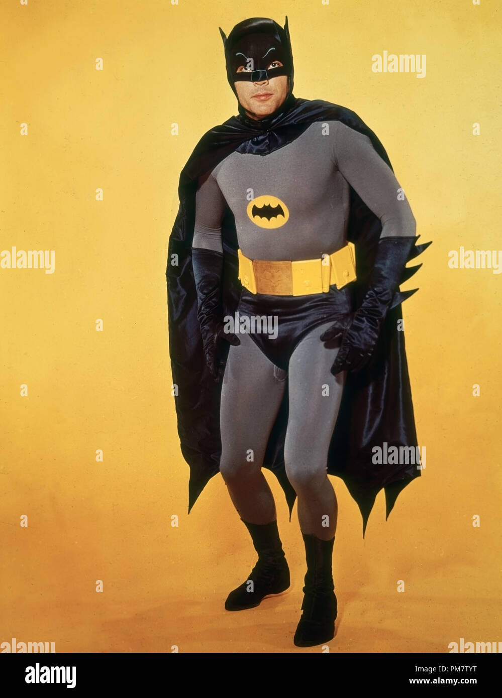 Adam West como Batman en un retrato / publicidad promocional para la serie  de televisión 