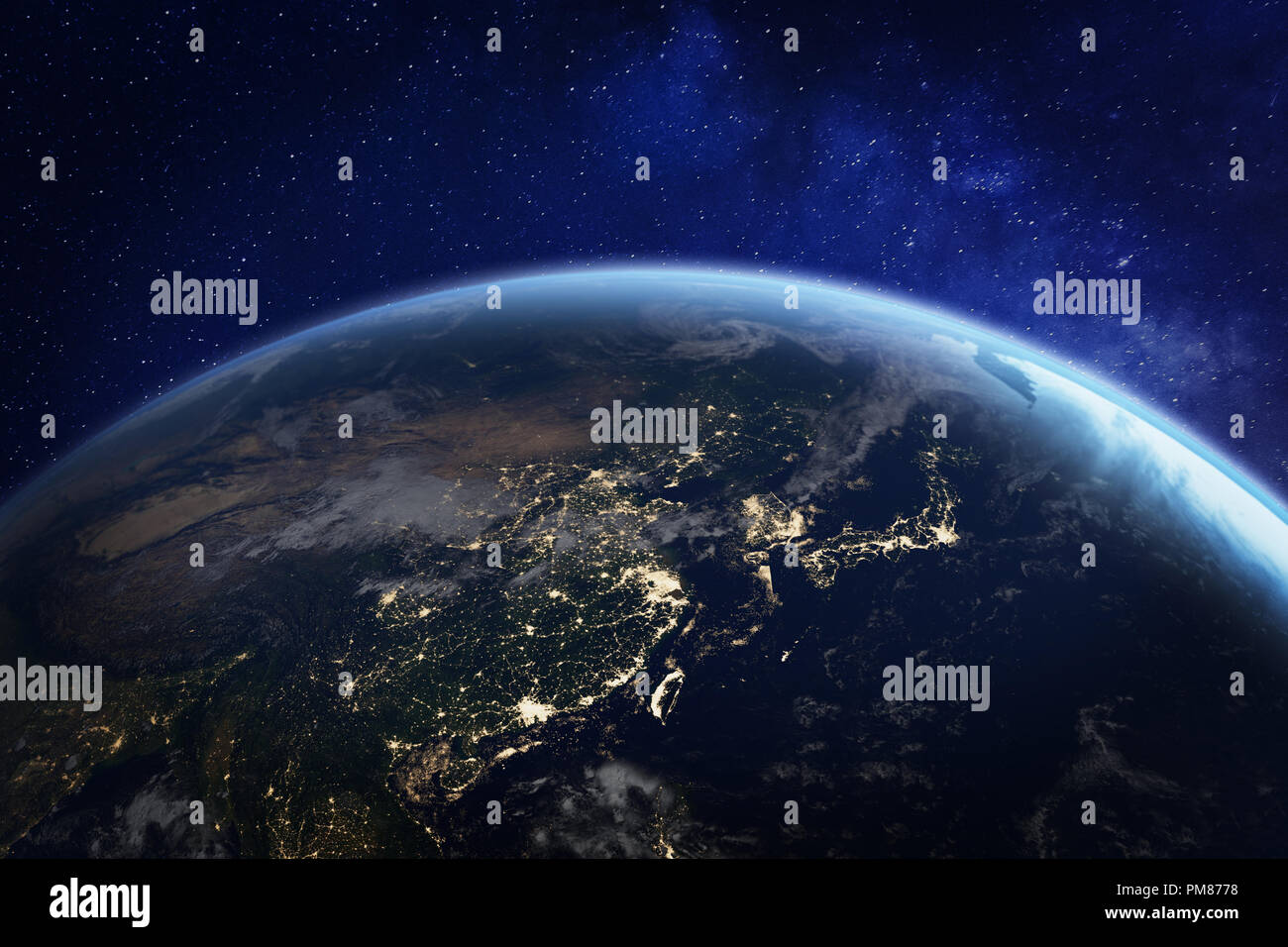 Asia del espacio por la noche con las luces de la ciudad mostrando la actividad humana en China, Japón, Corea del Sur, Taiwán y otros países, 3D rendering del planeta mas Foto de stock