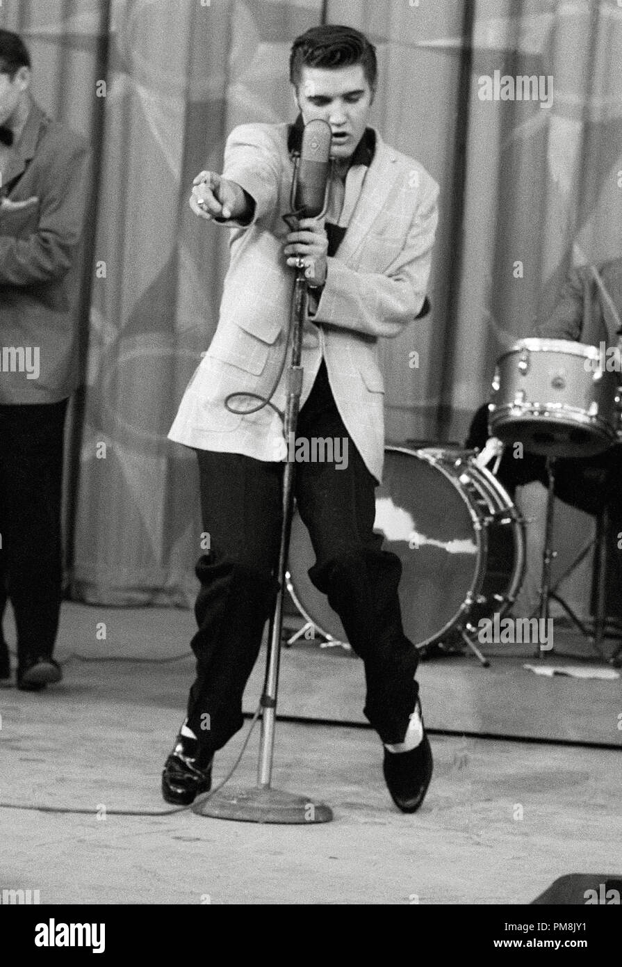 (Archivística Cine Clásico - Elvis Presley retrospectiva) Elvis Presley, 1956. Archivo de referencia # 31616 062tha Foto de stock
