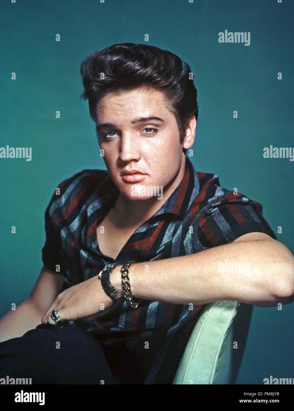 (Archivística Cine Clásico - Elvis Presley retrospectiva) Elvis Presley, circa 1957. Archivo de referencia # 31616 067tha Foto de stock