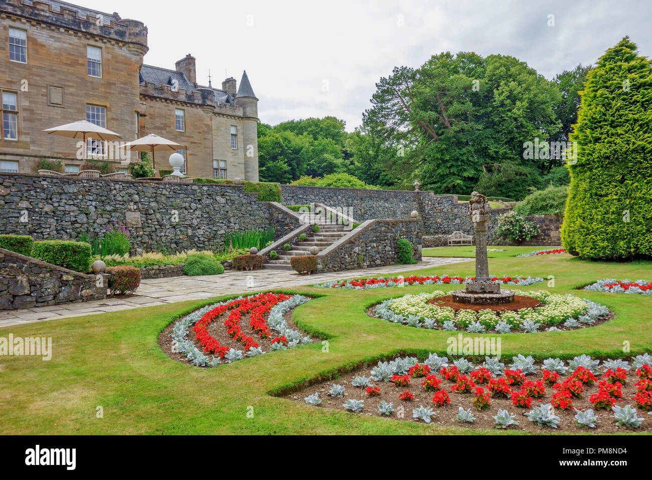 Jardín formal en el lujoso hotel de 5 estrellas Glenapp Castle hotel cerca de Ballantrae, South Ayrshire, Escocia, Reino Unido. Foto de stock