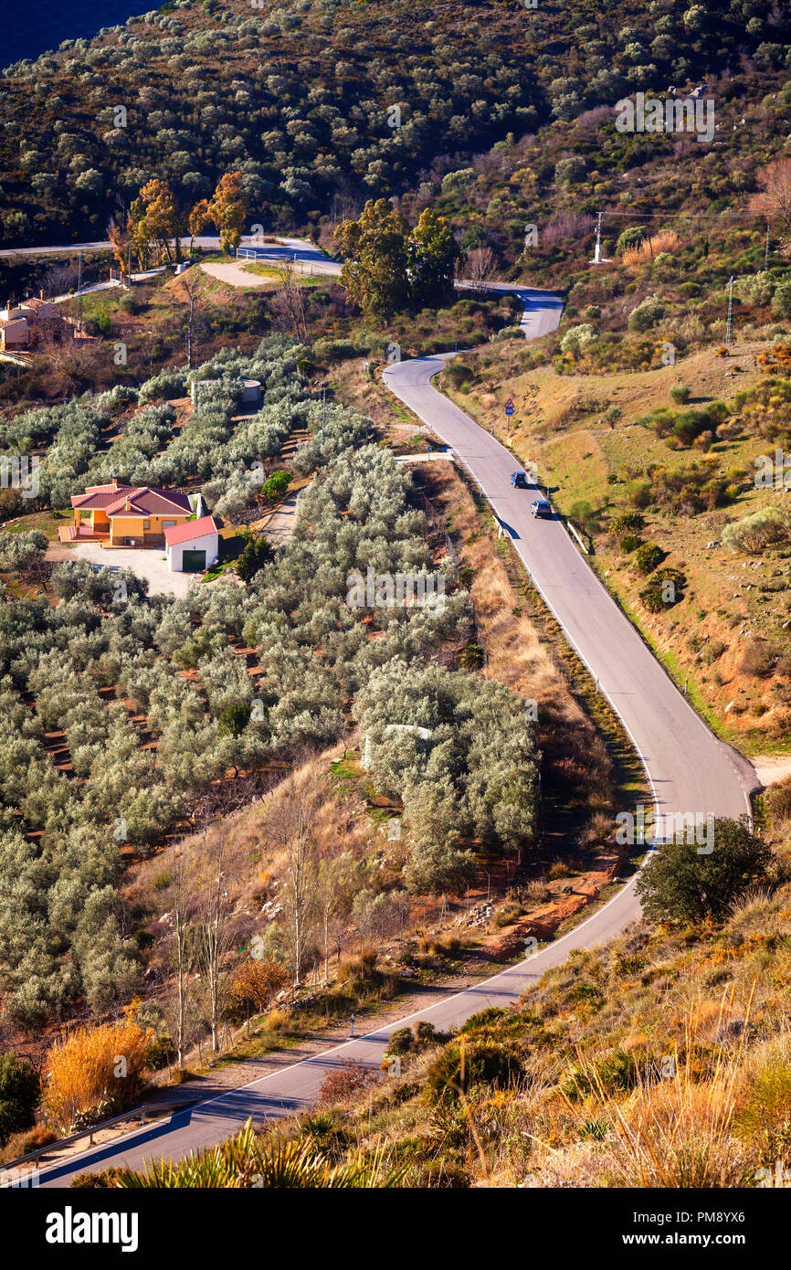 Vista aérea de la carretera mountainpass desde El Boquete de Zafarraya, situado en la Sierra de Alhama, Andalucia, Spain Foto de stock