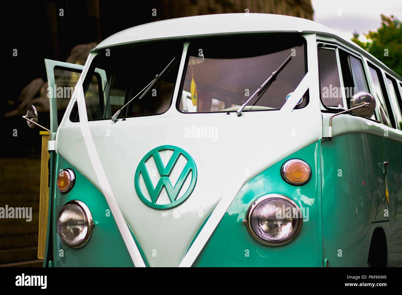 Retro VW Camper van usada para bodas Fotografía de stock - Alamy