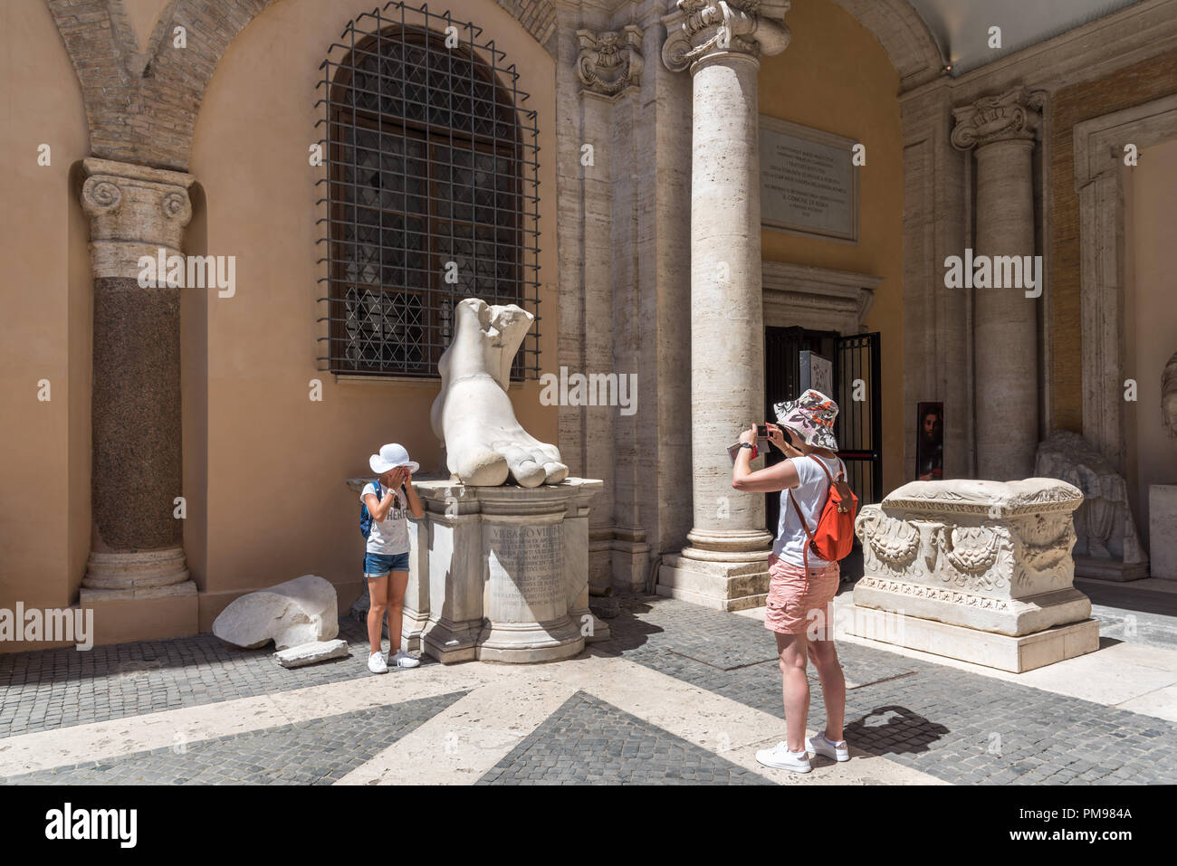 Coloso de Constantino, Museos Capitolinos, Roma, Italia Foto de stock