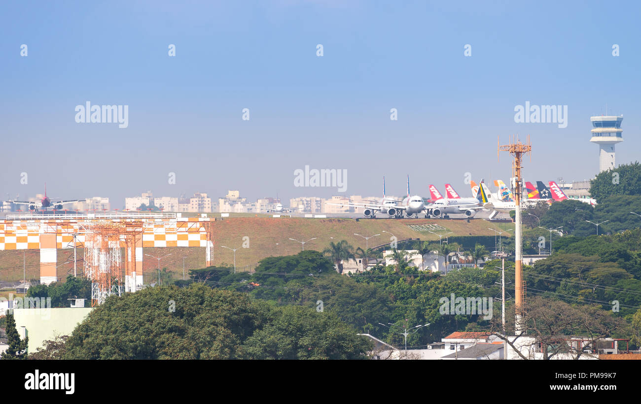 Sao Paulo, Brasil, Mai 26, 2018: El tráfico aéreo en el aeropuerto de Congonhas en Sao Paulo Foto de stock