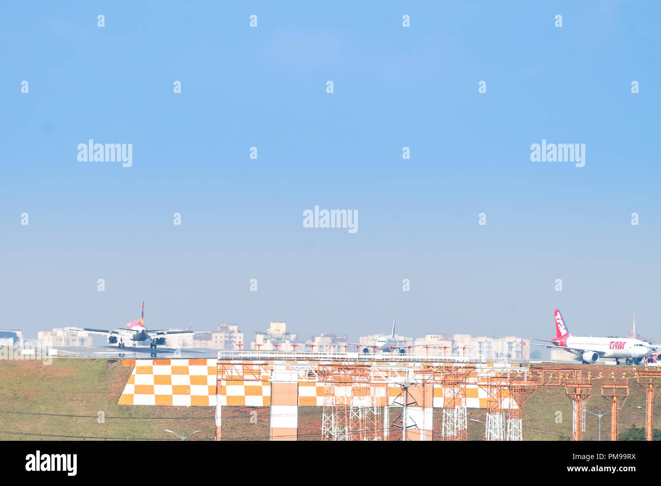 Sao Paulo, Brasil, Mai 26, 2018: El tráfico aéreo en el aeropuerto de Congonhas en Sao Paulo Foto de stock