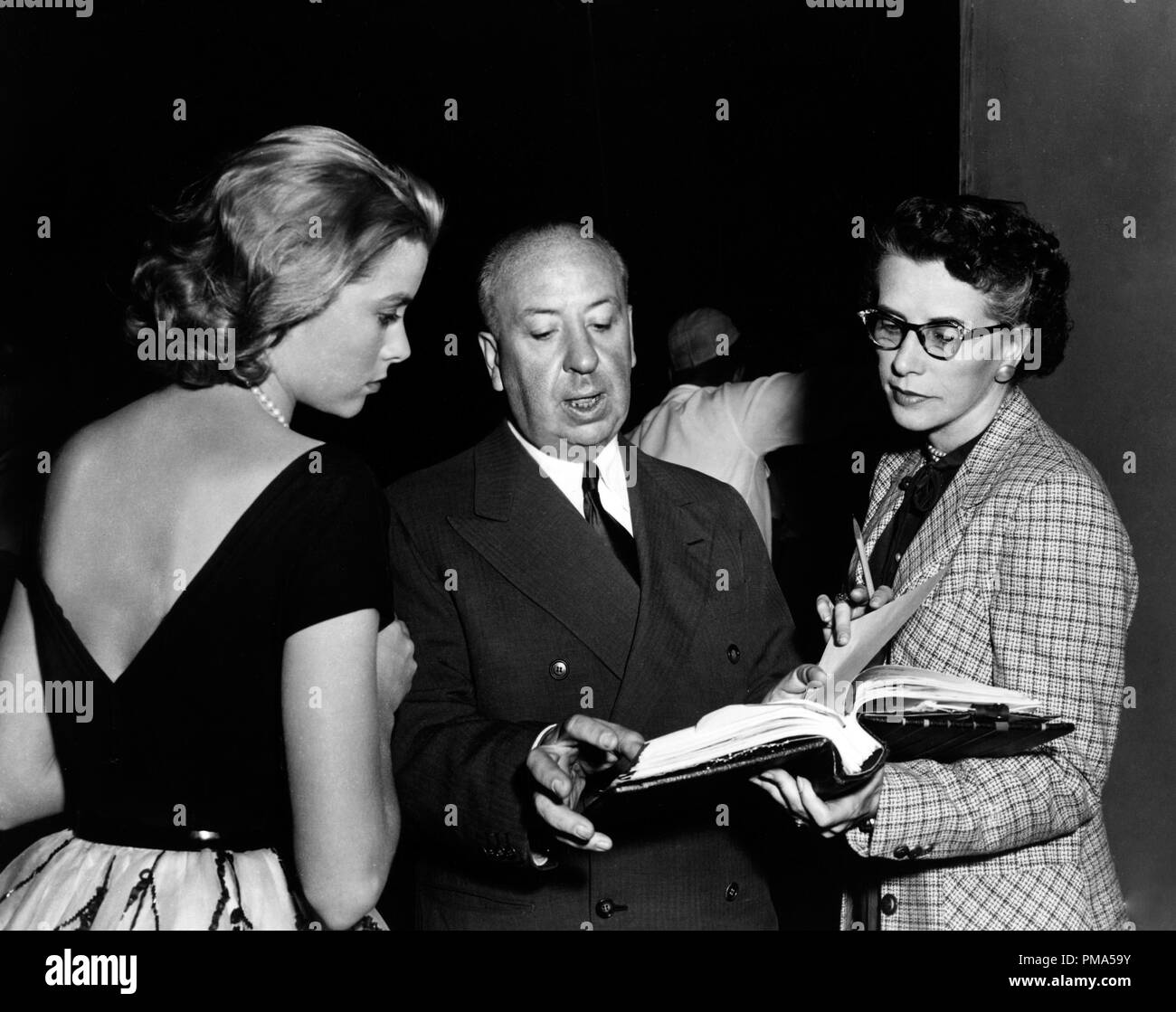 Studio publicidad todavía: "Ventana trasera" Grace Kelly, director Alfred Hitchcock 1954 Paramount Archivo de referencia # 32039 003tha Foto de stock
