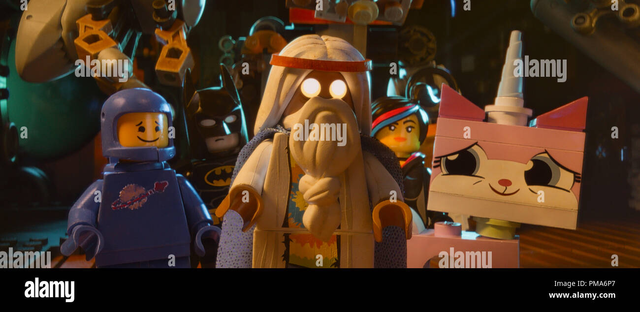 L-R) LEGO® caracteres Benny (expresado por CHARLIE DAY), Batman (Arnett),  Vitruvius (Morgan Freeman), Wyldstyle (Elizabeth Banks) y Unikitty (ALISON  BRIE) en el equipo de animación 3D 'aventura LEGO®', película de Warner Bros