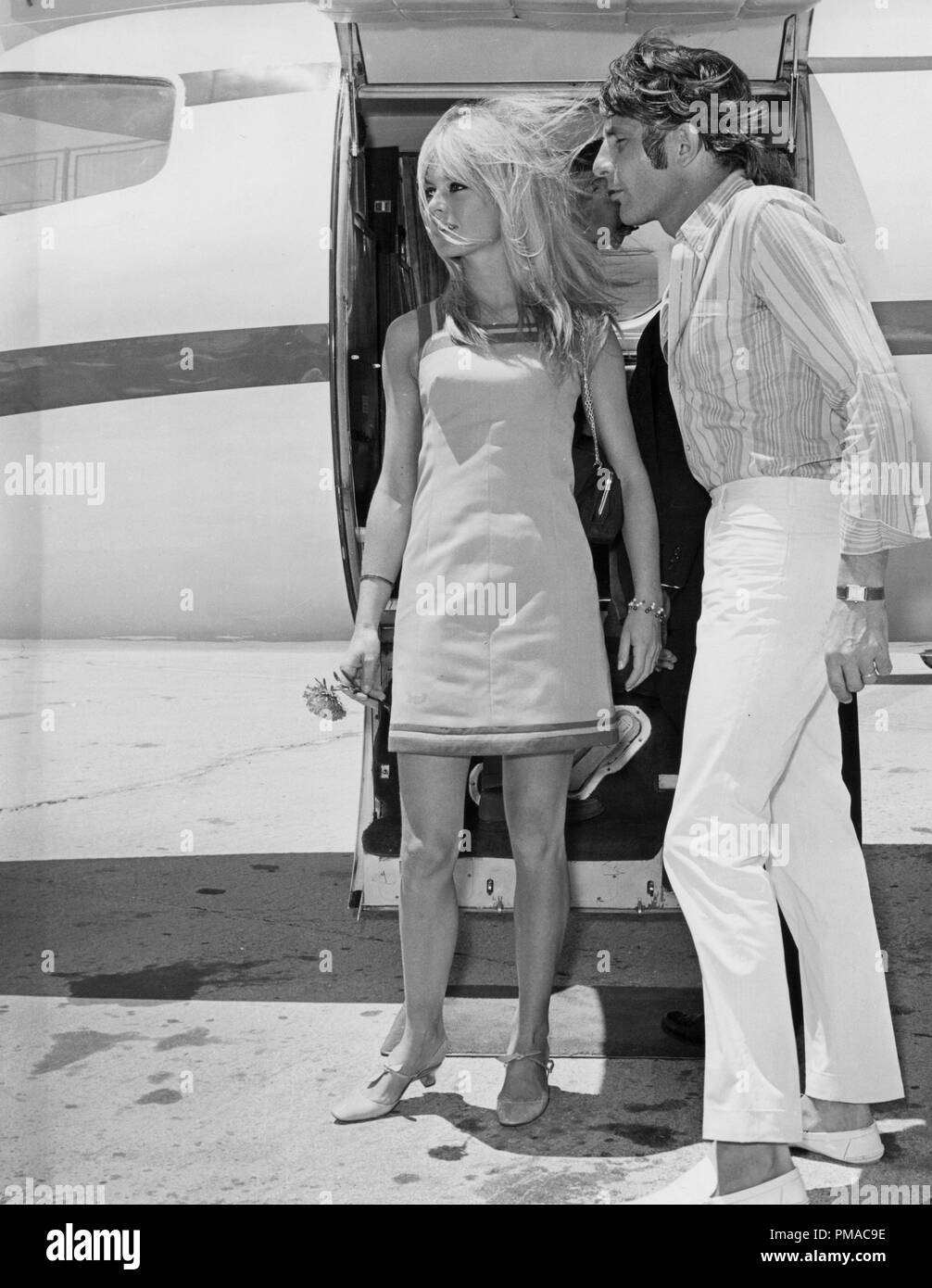 Brigitte Bardot Y Gunter Sachs Llegan A Las Vegas Para Su Boda Julio 1966 C Cci El Hollywood Archive Todos Los Derechos Reservados Archivo De Referencia 075tha Fotografia De Stock Alamy Brigitte Bardot Y Gunter Sachs Llegan A Las Vegas Para Su Boda Julio 1966 C Cci El Hollywood Archive Todos Los Derechos Reservados Archivo De Referencia 075tha Fotografia De Stock Alamy