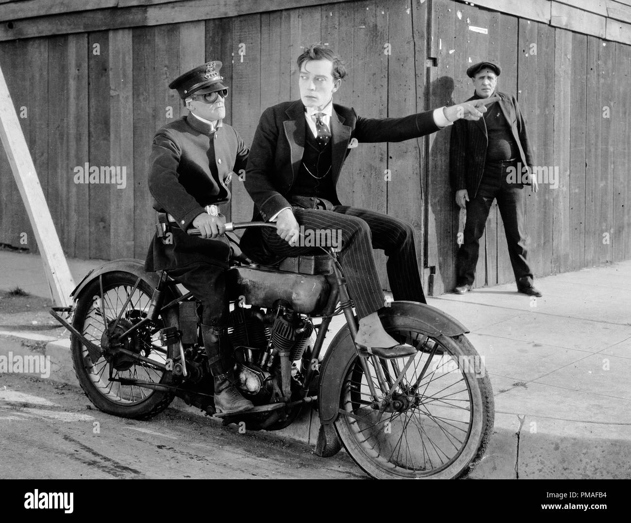 Silent Film Comico Buster Keaton Sherlock Jr 1924 Mgm Referencia De Archivo 440tha Fotografia De Stock Alamy Silent Film Comico Buster Keaton Sherlock Jr 1924 Mgm Referencia De Archivo 440tha Fotografia De Stock Alamy