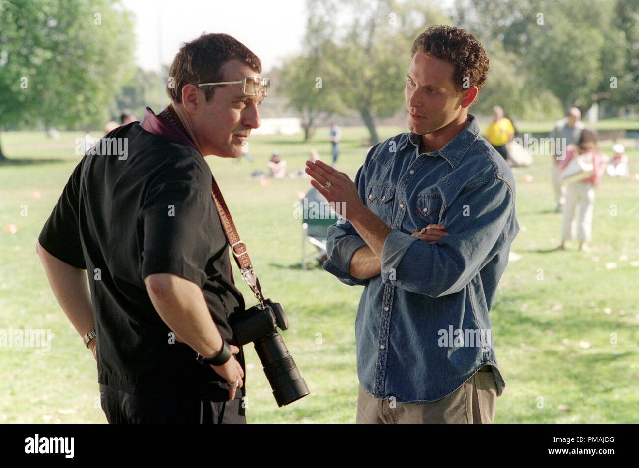 Estrella de Cine Bo Laramie (Cole Hauser) confronta implacable Rex paparazzo Harper (Tom Sizemore). "Paparazzi" (2004) Foto de stock