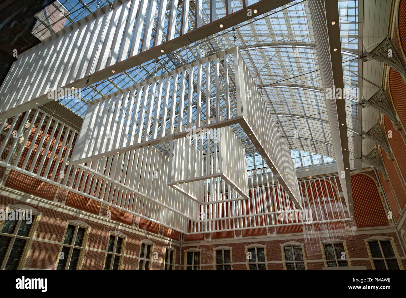 Rijksmuseum, edificio del siglo XIX que alberga obras maestras de la Edad de Oro holandesa y el arte europeo. Amsterdam, Países Bajos Foto de stock