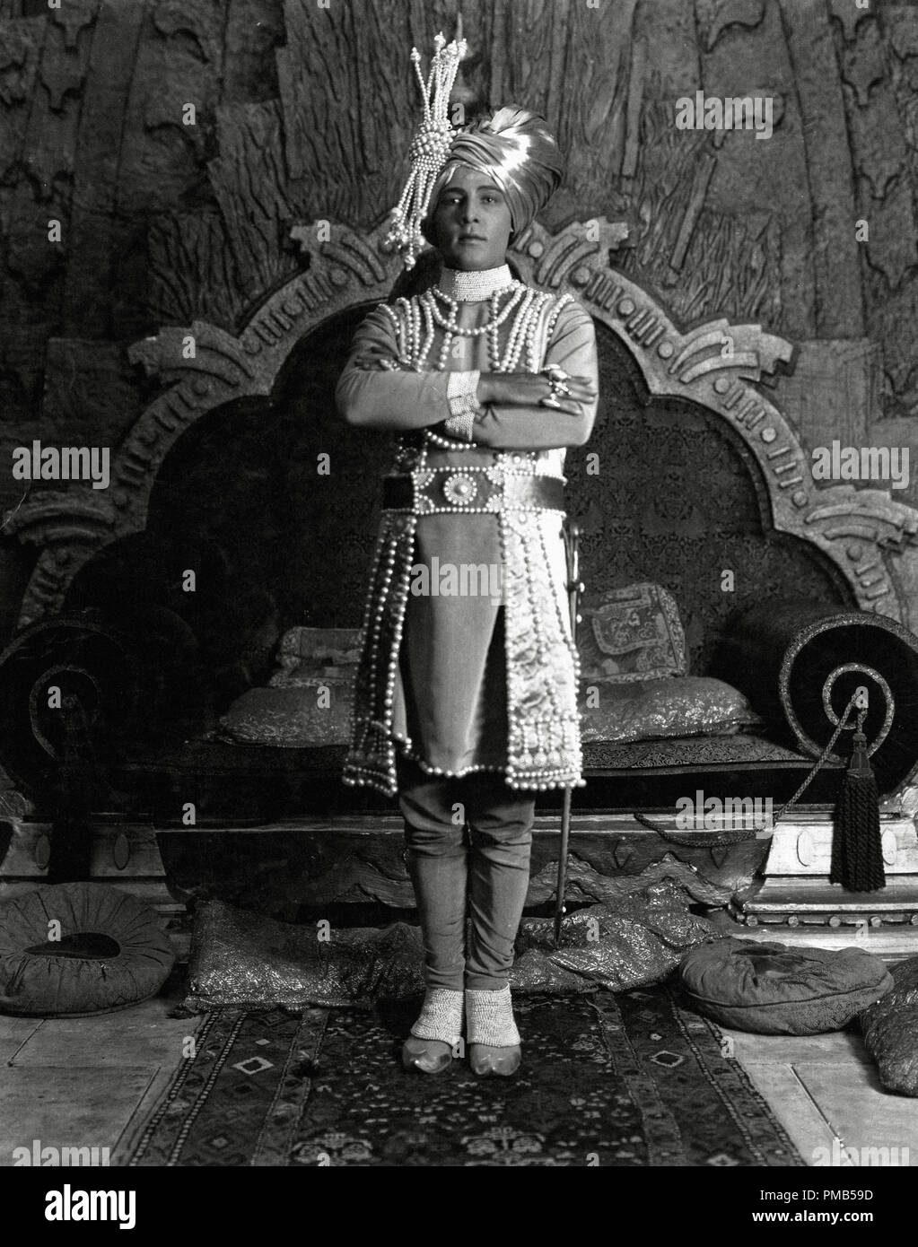 Rodolfo Valentino, el "Joven rajá' 1922 Paramount Archivo de referencia # 33536 443tha Foto de stock