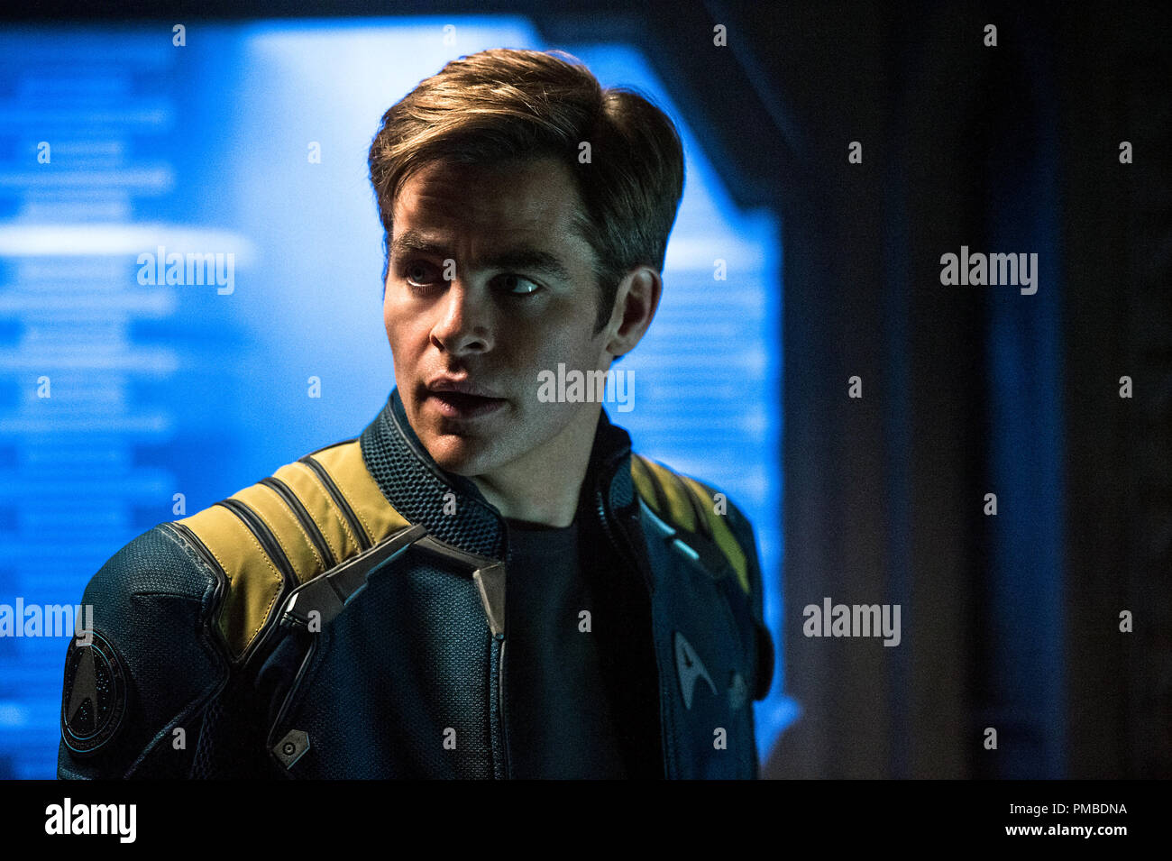 Chris Pine juega Kirk en Star Trek más allá de Paramount Pictures,  Skydance, Bad Robot, astuta y tiburón Tormenta Perfecta Entertainment  Fotografía de stock - Alamy