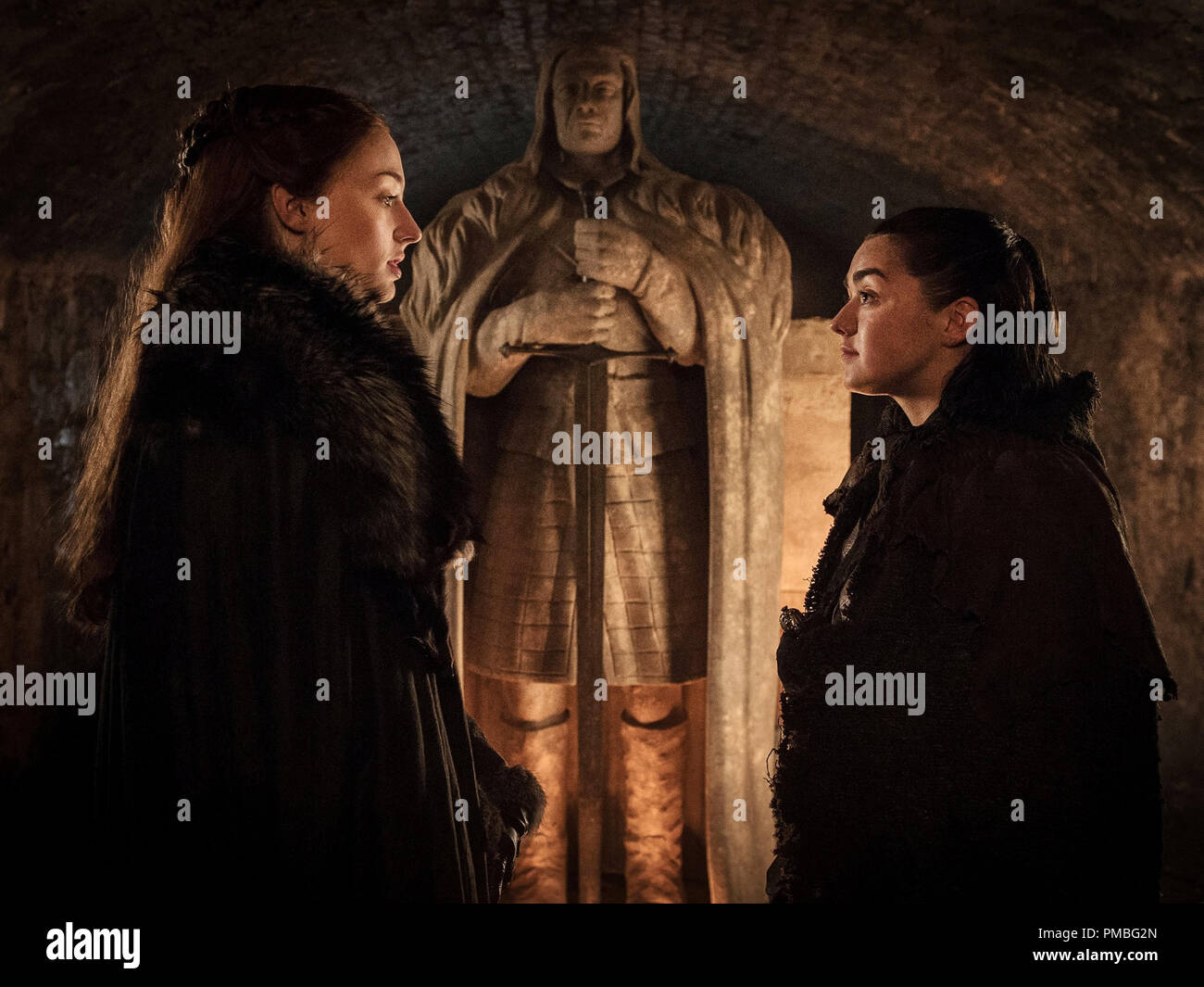 Sophie Turner como Sansa Stark y Maisie Williams como Arya Stark, 'Juego de Tronos' (2017), temporada 7 HBO Foto de stock