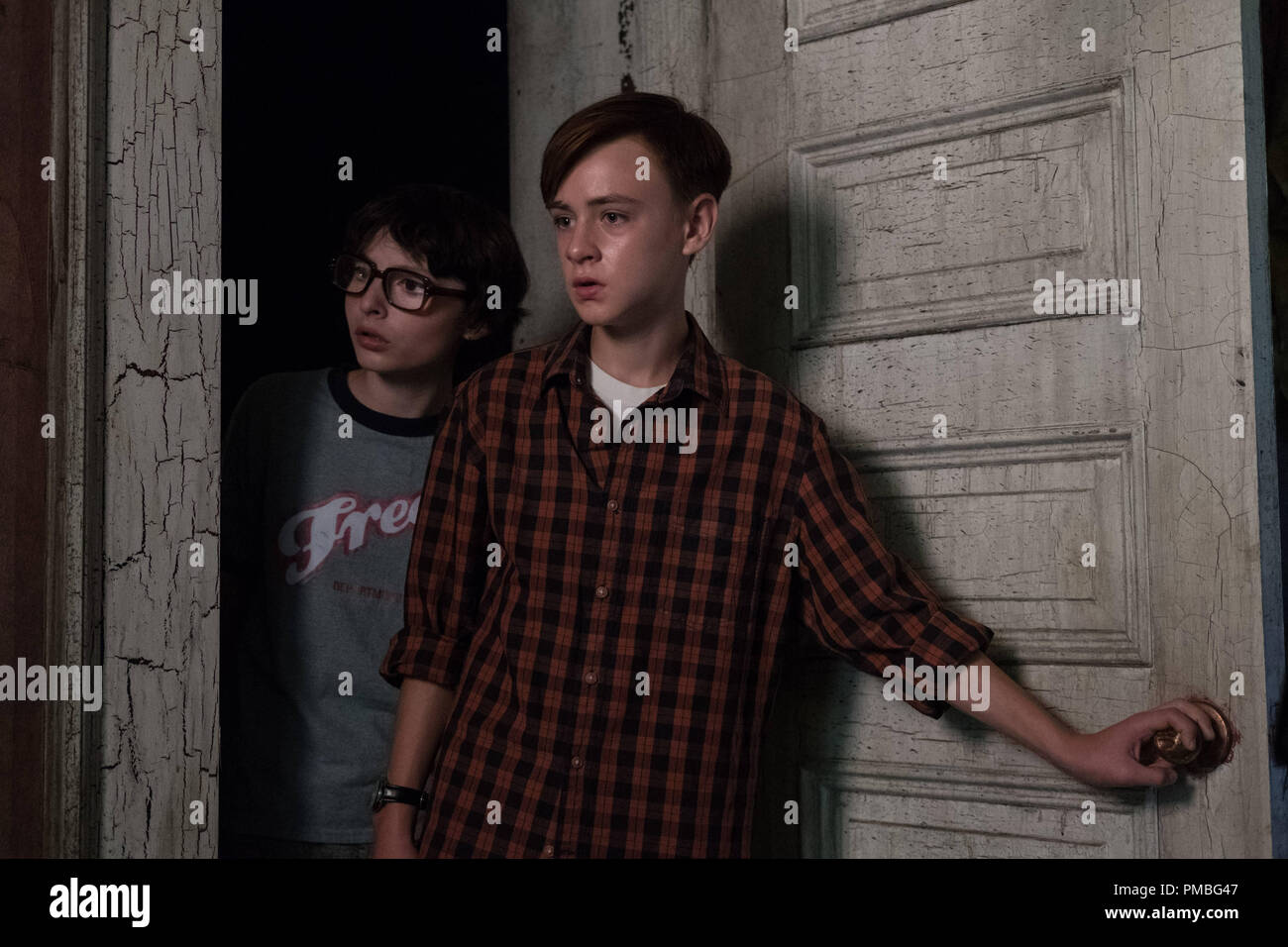 L R FINN WOLFHARD como Richie Tozier y JAEDEN LIEBERHER como Bill
