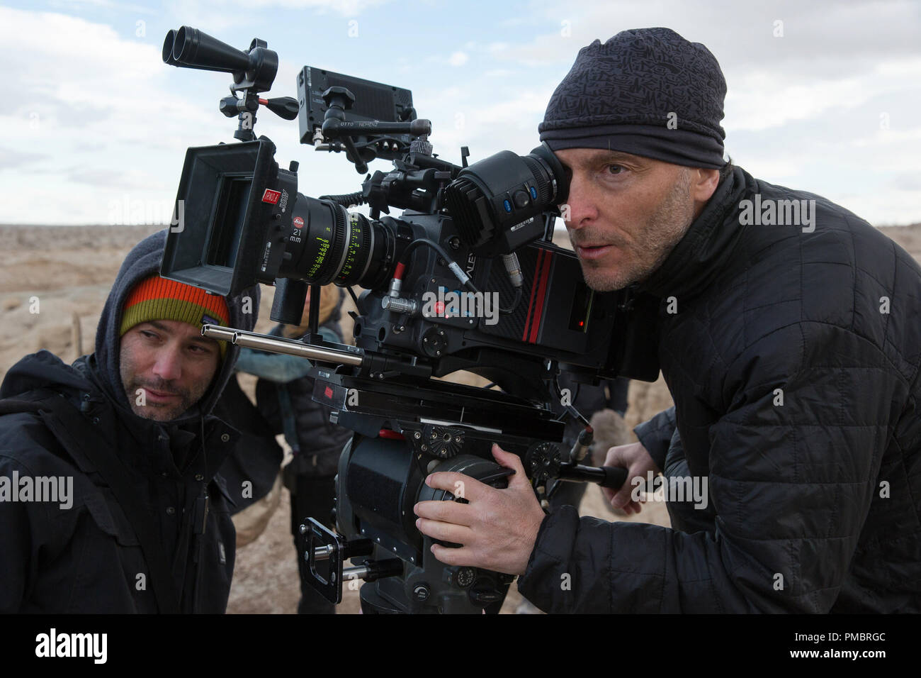 Derecha), director de fotografía Emmanuel Lubezki en el set de su nueva  película, DÍAS PASADOS EN EL DESIERTO, un amplio Green Pictures release.  Crédito: François Duhamel / amplia imágenes verde Fotografía de