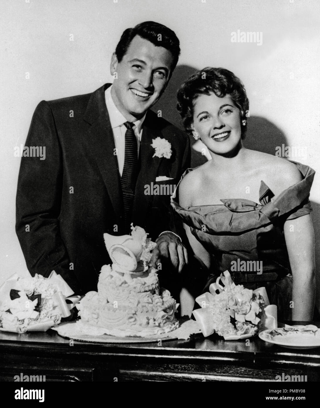 Rock Hudson y Phyllis Gates de la boda el 9 de noviembre de 1955 Archivo de referencia # 33300 201tha Foto de stock