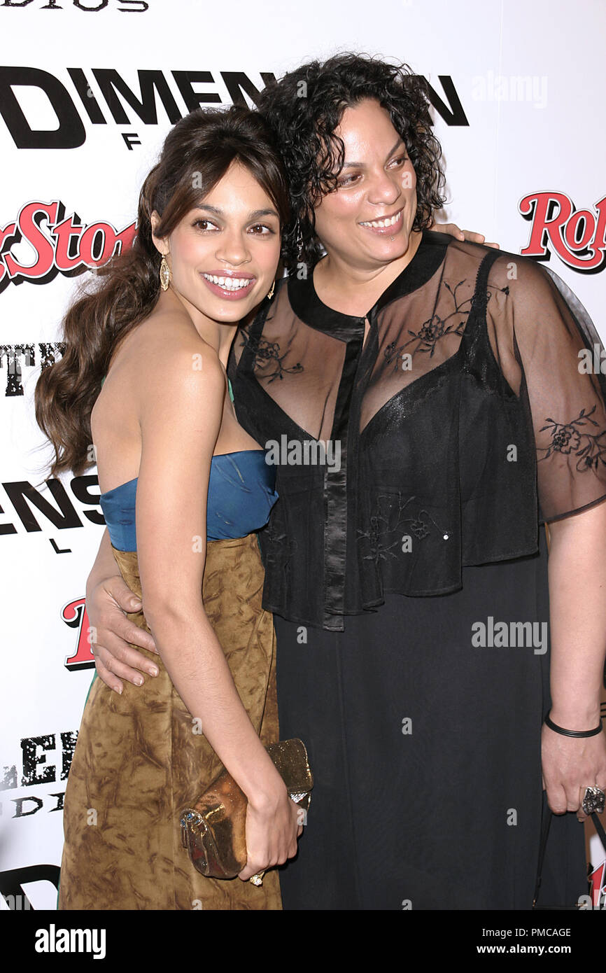 Rosario dawson and mother fotografías e imágenes de alta resolución - Alamy