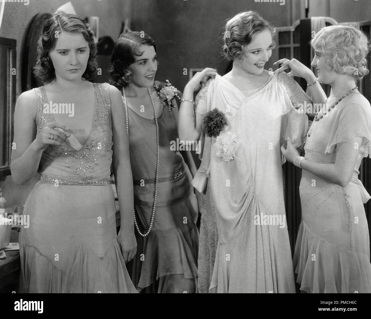 Barbara Stanwyck, Sally Blane, 'a diez centavos el Dance' (1931) de Columbia Pictures File Reference # 33635 412tha Foto de stock