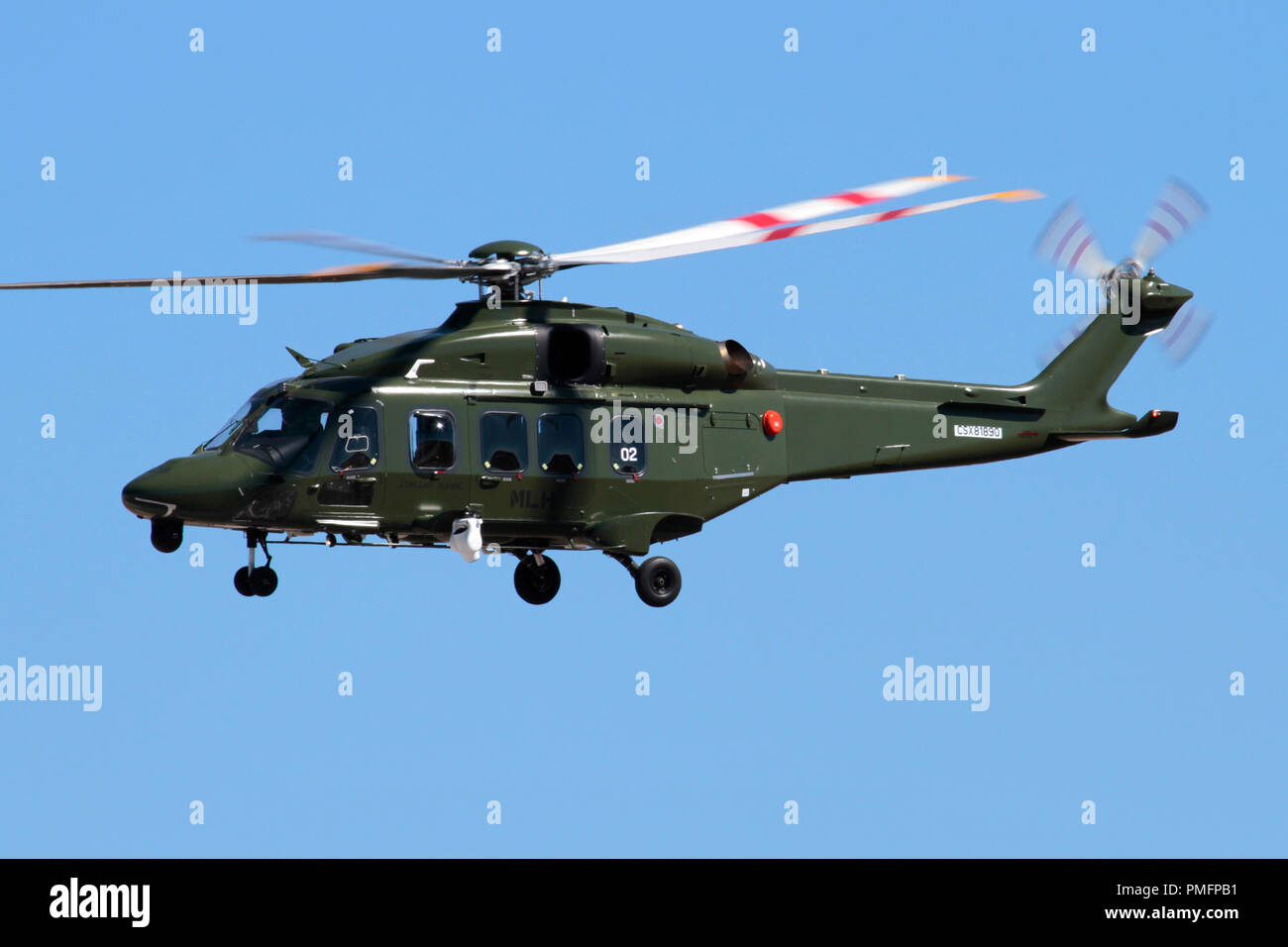 (Leonardo) AgustaWestland AW149 helicóptero militar de la Fuerza Aérea Italiana volando en el cielo Foto de stock
