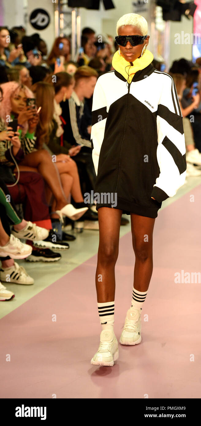 Foto debe acreditarse ©Alpha Pulse 079965 17/09/2018 en el modelo Hailey  Baldwin presenta Falcon, celebrando Street Style con Adidas y JD Fashion  Show durante la Semana de la Moda de Londres Primavera