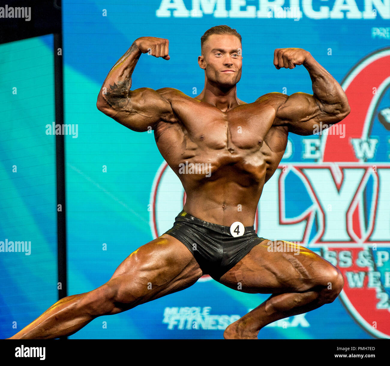 Septiembre 14, 2018 - Las Vegas, Nevada, EE.UU. - segundo finalista CHRIS  BUMSTEAD de Canadá plantea durante el juzgamiento de la 2018 Classic  Physique Olympia de Joe Weider's Olympia Fitness y Rendimiento