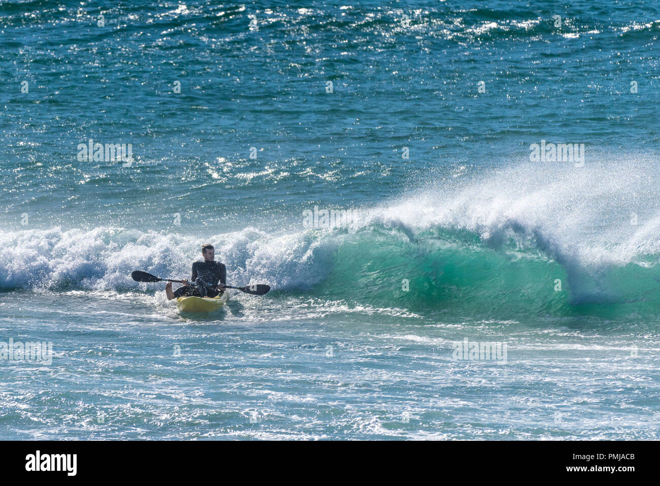 Kayak de surf fotografías e imágenes de alta resolución - Alamy
