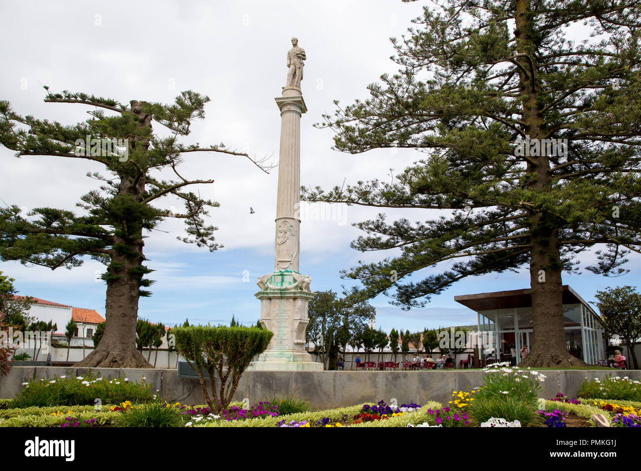 Monumento a José Silvestre Ribiero en los jardines públicos (Jardim Municipal) en Praia da Vitoria, Isla Terceira, Azores Foto de stock
