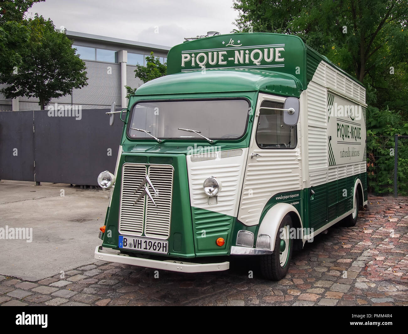 Berlín, Alemania, del 30 de julio de 2016: Citroën H Van en las calles de la ciudad Foto de stock