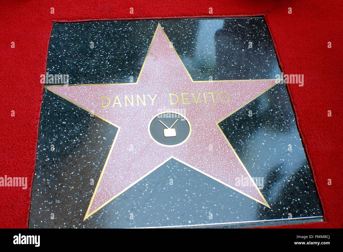 Danny DeVito la estrella en el Paseo de la Fama de Hollywood en Hollywood, CA, 18 de agosto de 2011. Foto por Joe Martínez / PictureLux Foto de stock