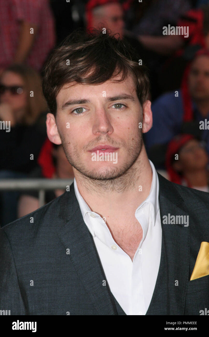 Sam Claflin en el estreno mundial de la película de Disney Sam Claflin en el estreno mundial de la película de Disney
