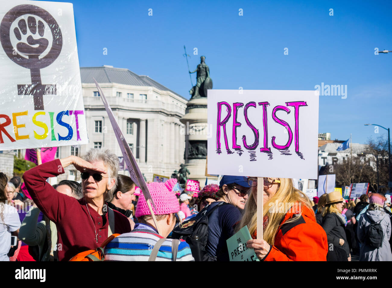 El 20 de enero de 2018, San Francisco / CA / USA - Resistir señales que llevan a la Mujer de Marzo Foto de stock