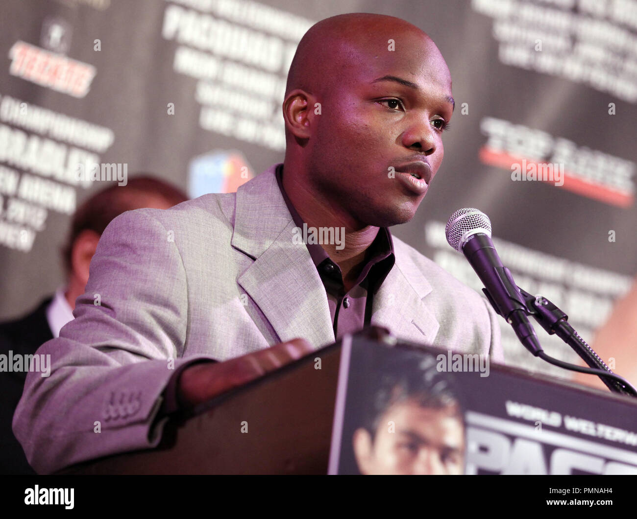 Timothy Bradley en el MANNY PACQUIAO Y TIMOTHY BRADLEY Los Angeles almuerzo conferencia de noticias anunciando su campeonato mundial de lucha celebrado en el Beverly Hills Hotel Crystal Ballroom en Beverly Hills, CA. El evento tuvo lugar el martes, 21 de febrero de 2012. Foto por Eden Ari PRPP/ PictureLux Foto de stock