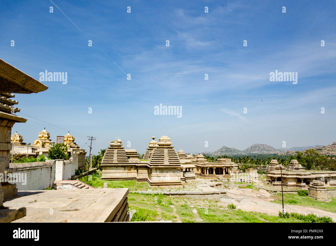 Colina Hemakuta templos en Hampi, Karnataka, India Foto de stock